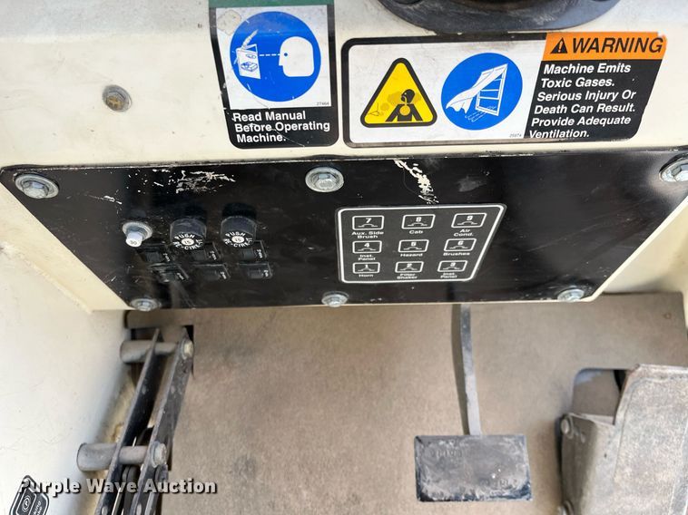 image for item DQ3975 Tennant 800  sweeper