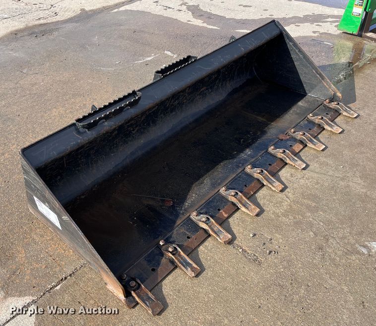 image for item DQ3977 Caterpillar 279-5376  skid steer bucket