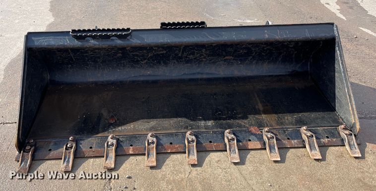 image for item DQ3977 Caterpillar 279-5376  skid steer bucket