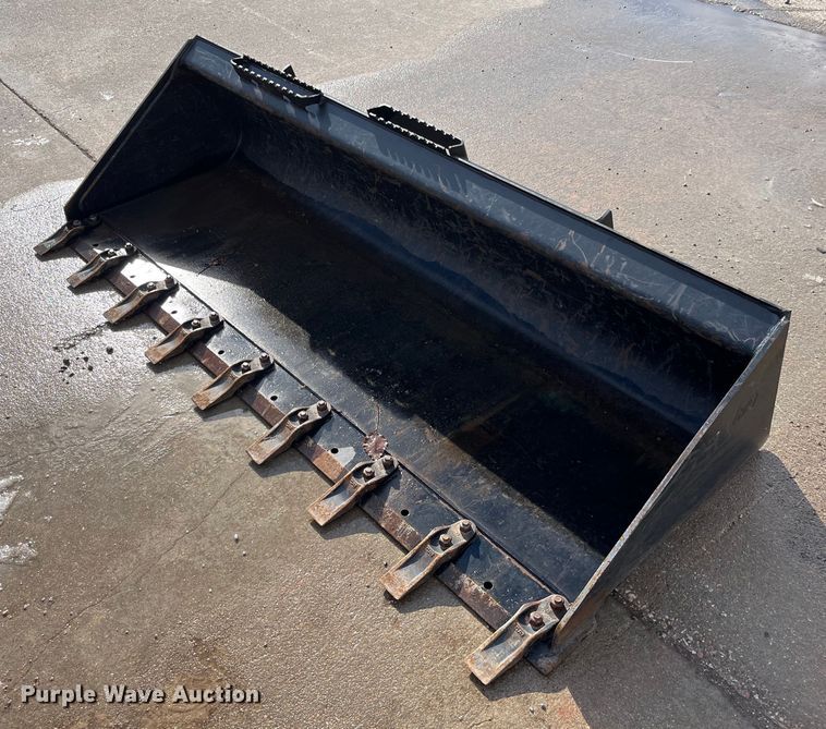 image for item DQ3977 Caterpillar 279-5376  skid steer bucket