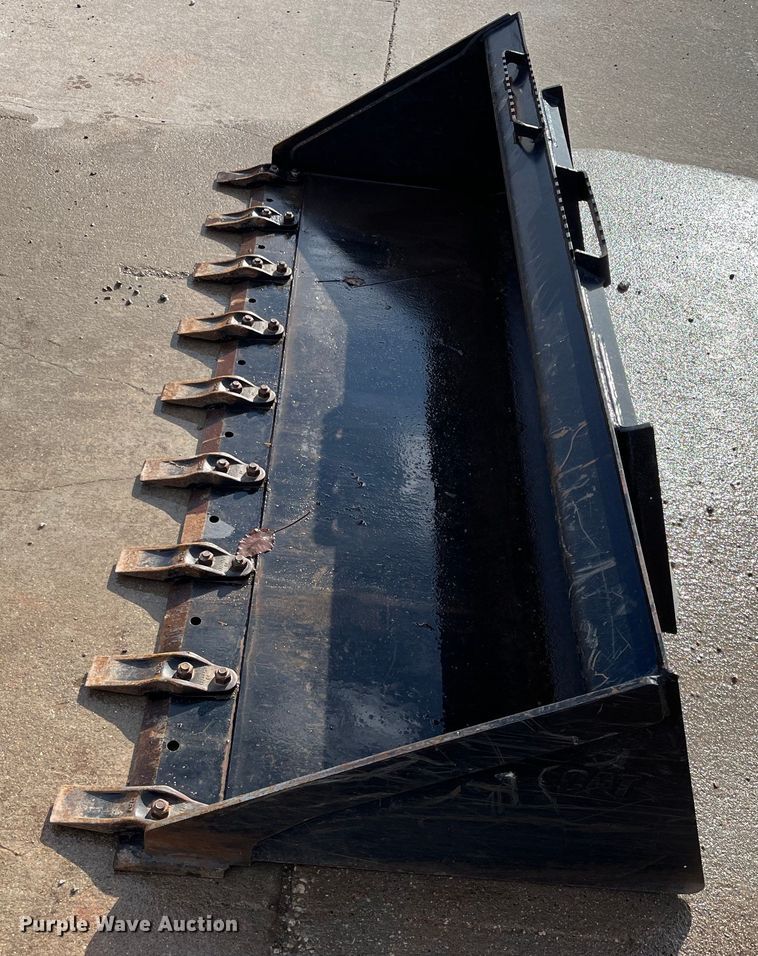 image for item DQ3977 Caterpillar 279-5376  skid steer bucket