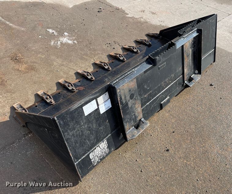 image for item DQ3977 Caterpillar 279-5376  skid steer bucket