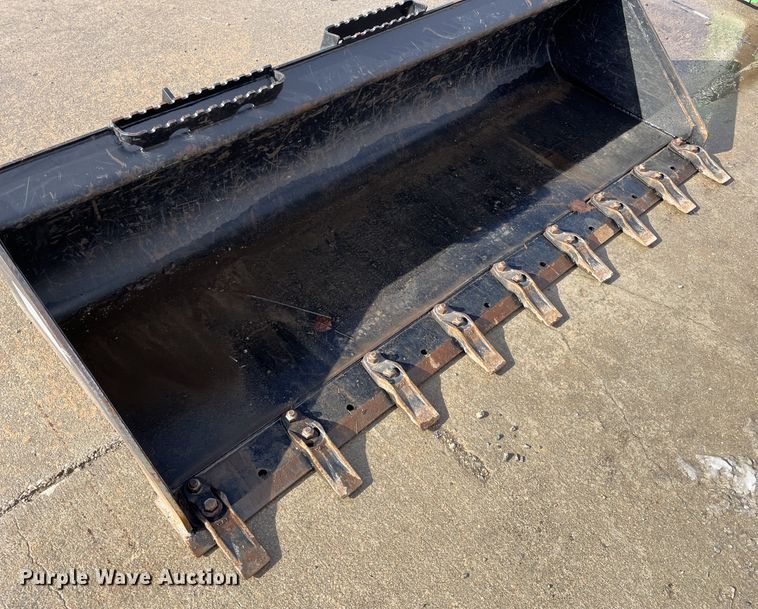 image for item DQ3977 Caterpillar 279-5376  skid steer bucket