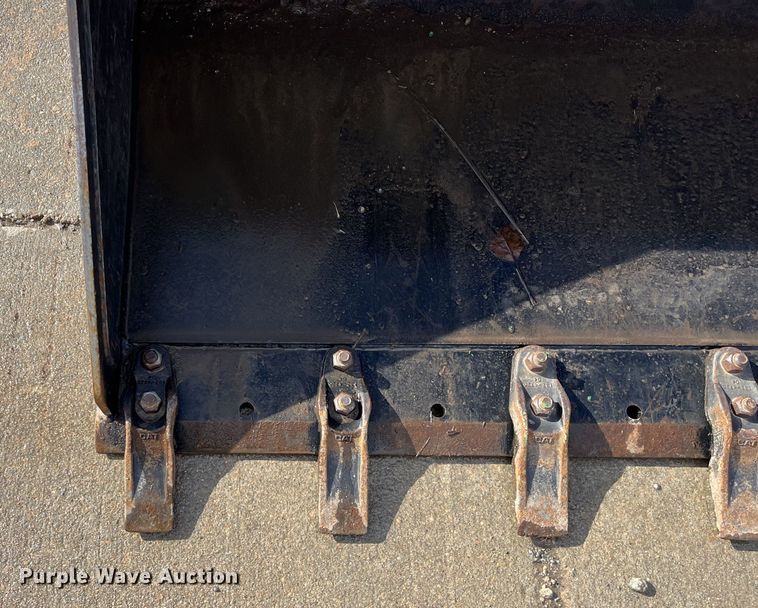 image for item DQ3977 Caterpillar 279-5376  skid steer bucket