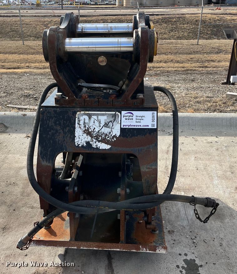 image for item DQ3979 Caterpillar CVP110  plate compactor