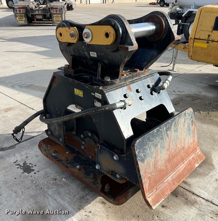 image for item DQ3979 Caterpillar CVP110  plate compactor