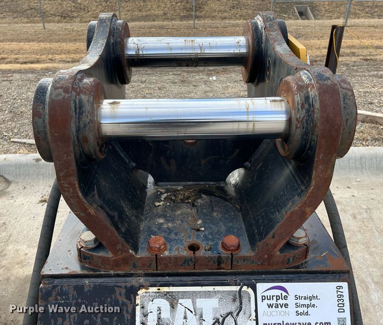 image for item DQ3979 Caterpillar CVP110  plate compactor