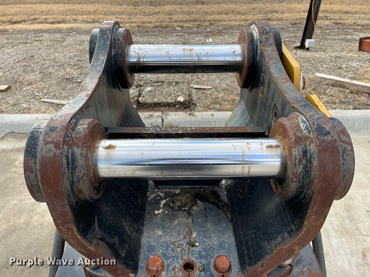 image for item DQ3979 Caterpillar CVP110  plate compactor