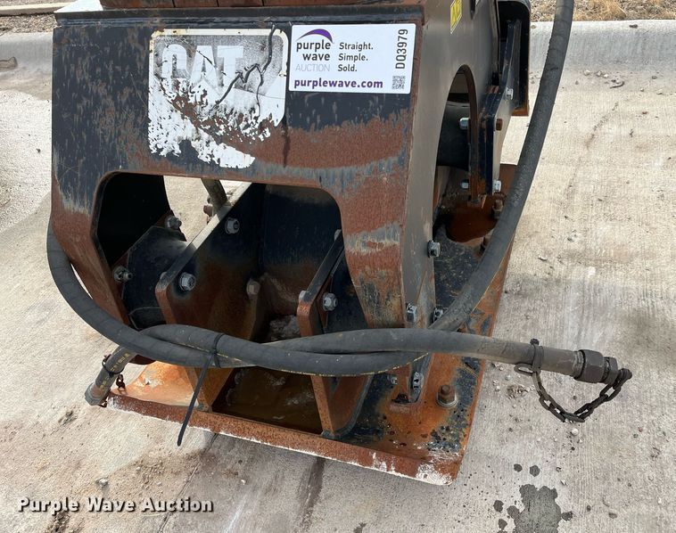 image for item DQ3979 Caterpillar CVP110  plate compactor