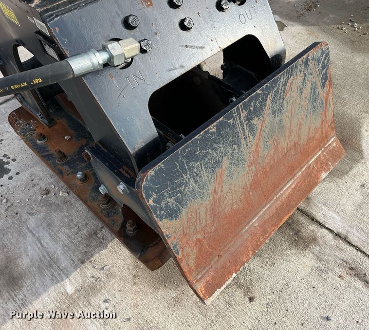 image for item DQ3979 Caterpillar CVP110  plate compactor