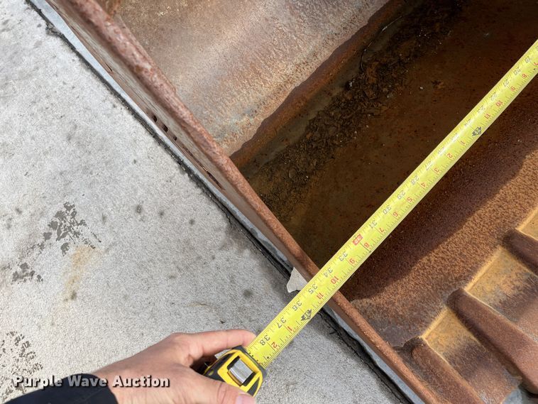 image for item DQ3981 2008 Komatsu PC88MR-8  mini excavator