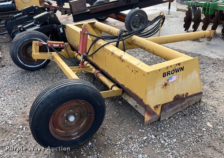 image for item DQ3982 Brown  box blade