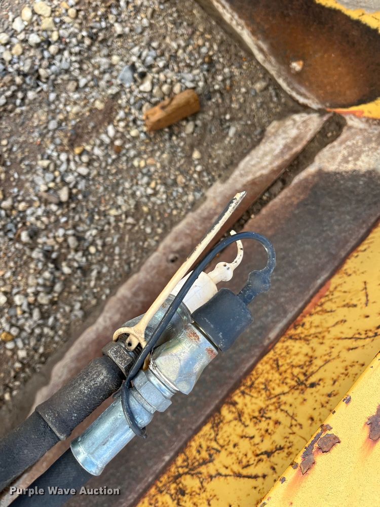 image for item DQ3982 Brown  box blade