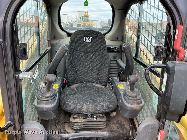 image for item DQ3985 2015 Caterpillar 277D  tracked skid steer loader