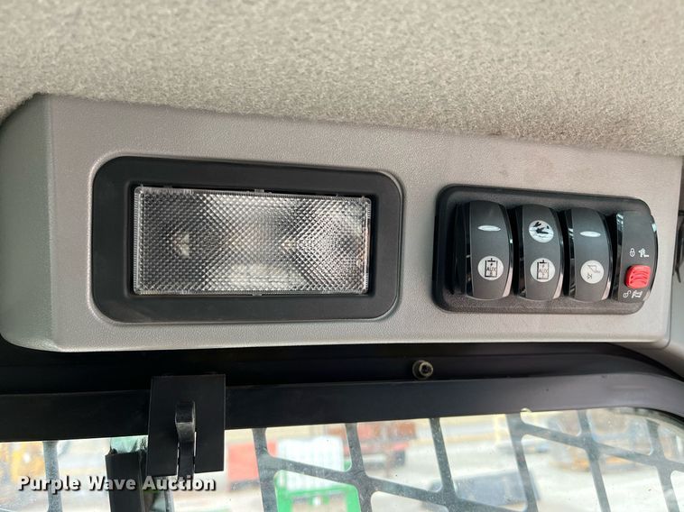 image for item DQ3985 2015 Caterpillar 277D  tracked skid steer loader