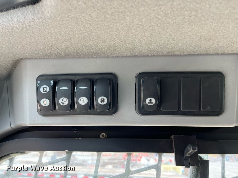 image for item DQ3985 2015 Caterpillar 277D  tracked skid steer loader