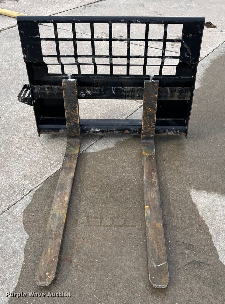 image for item DQ3986 Caterpillar 351-9371  skid steer forks