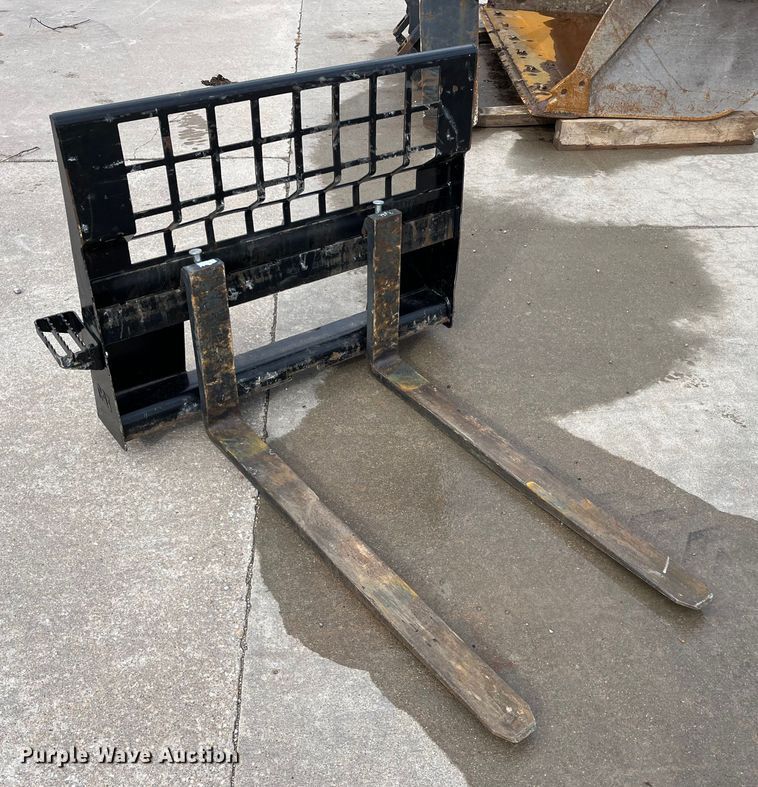 image for item DQ3986 Caterpillar 351-9371  skid steer forks