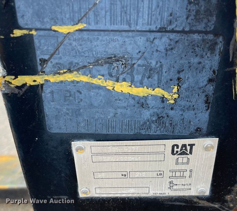 image for item DQ3986 Caterpillar 351-9371  skid steer forks