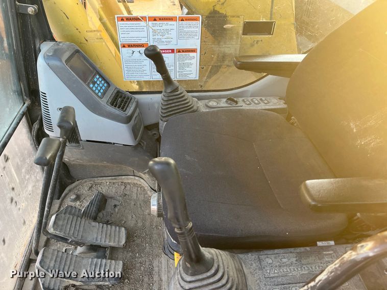 image for item DQ5076 2006 Komatsu PC228USLC-3N0  excavator