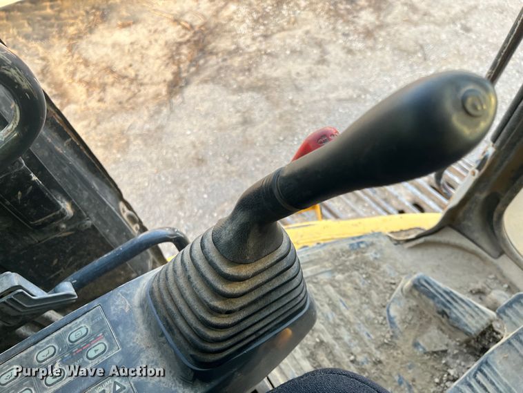 image for item DQ5076 2006 Komatsu PC228USLC-3N0  excavator