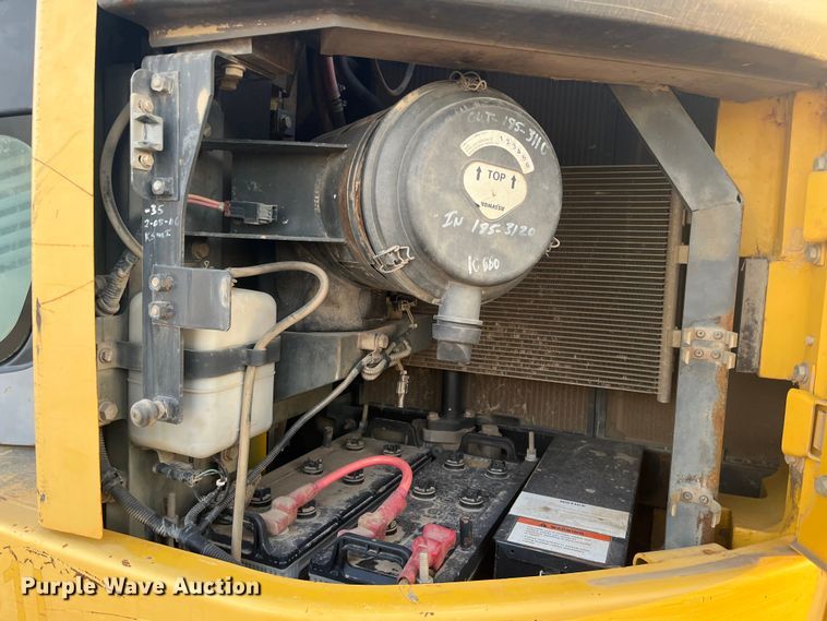 image for item DQ5076 2006 Komatsu PC228USLC-3N0  excavator