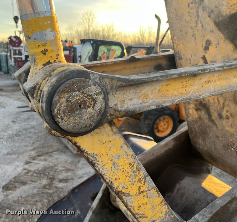 image for item DQ5076 2006 Komatsu PC228USLC-3N0  excavator