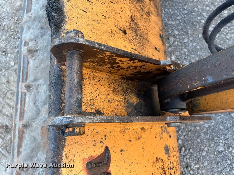 image for item DQ5077 2008 Case 570MXT  landscape tractor