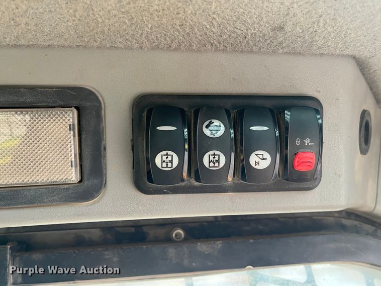 image for item DQ5078 2015 Caterpillar 289D  tracked skid steer loader