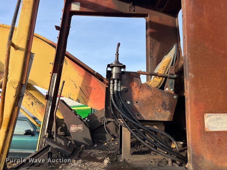 image for item DQ5113 1984 Caterpillar 225  excavator