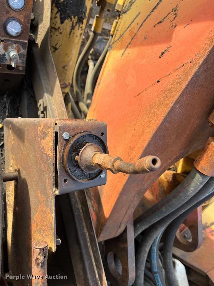 image for item DQ5113 1984 Caterpillar 225  excavator