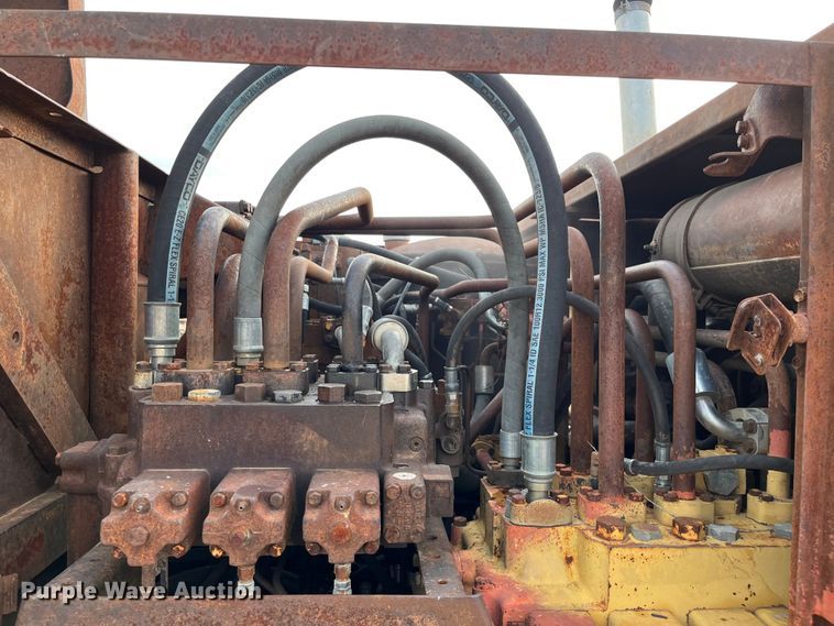 image for item DQ5113 1984 Caterpillar 225  excavator