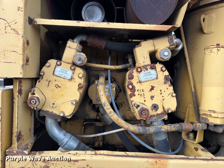 image for item DQ5113 1984 Caterpillar 225  excavator