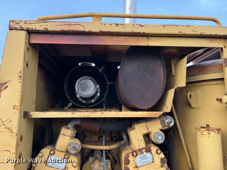 image for item DQ5113 1984 Caterpillar 225  excavator