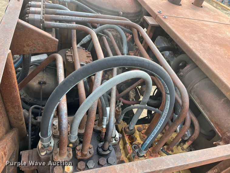 image for item DQ5113 1984 Caterpillar 225  excavator