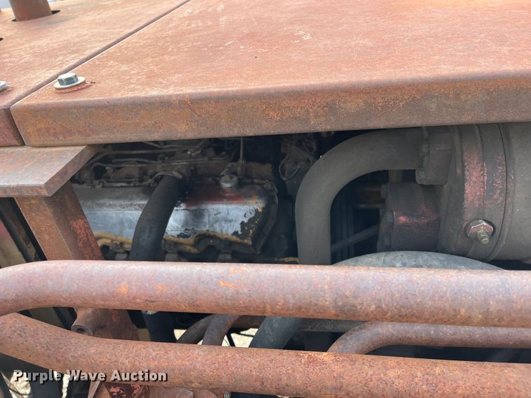 image for item DQ5113 1984 Caterpillar 225  excavator