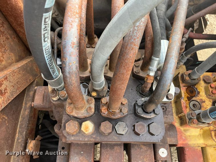 image for item DQ5113 1984 Caterpillar 225  excavator