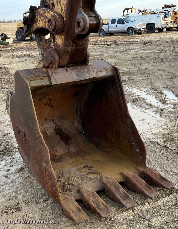 image for item DQ5113 1984 Caterpillar 225  excavator