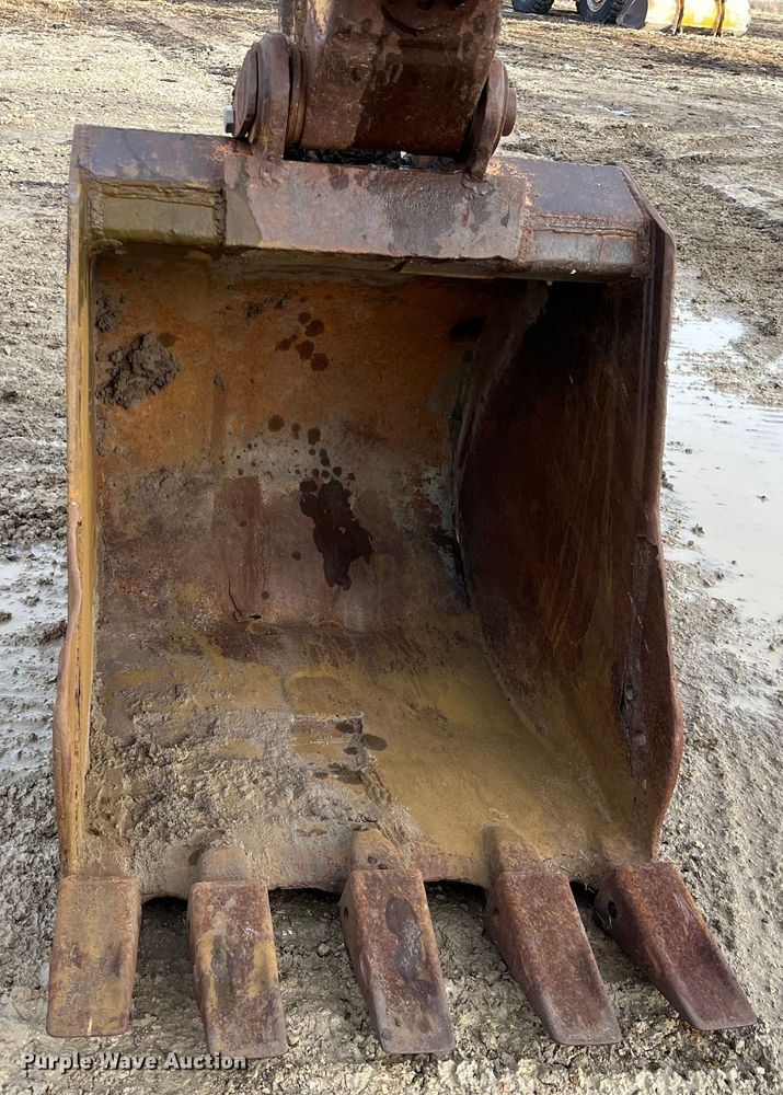 image for item DQ5113 1984 Caterpillar 225  excavator