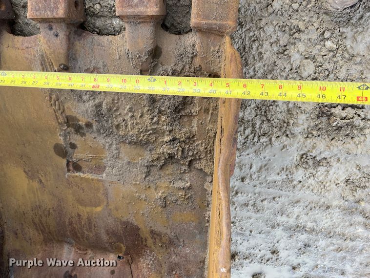 image for item DQ5113 1984 Caterpillar 225  excavator