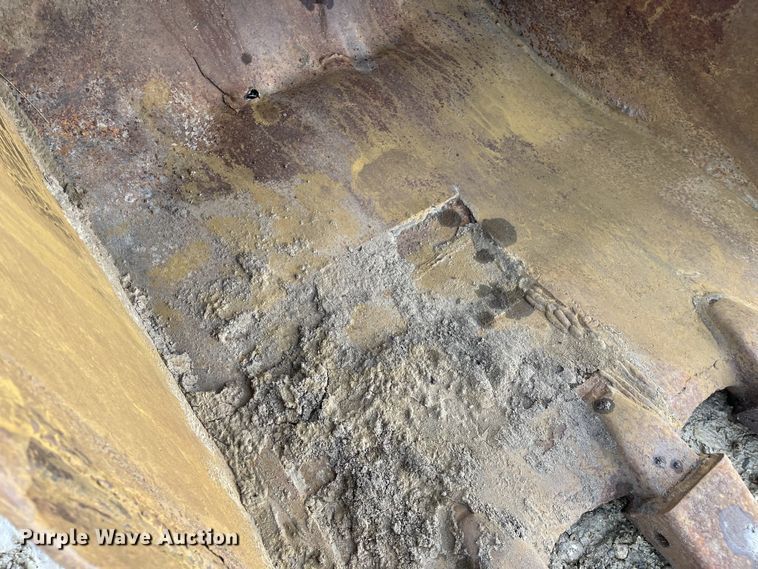 image for item DQ5113 1984 Caterpillar 225  excavator