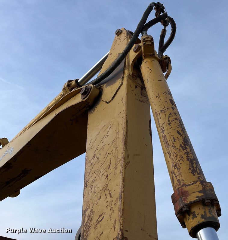 image for item DQ5113 1984 Caterpillar 225  excavator