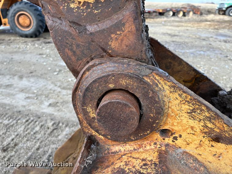 image for item DQ5113 1984 Caterpillar 225  excavator