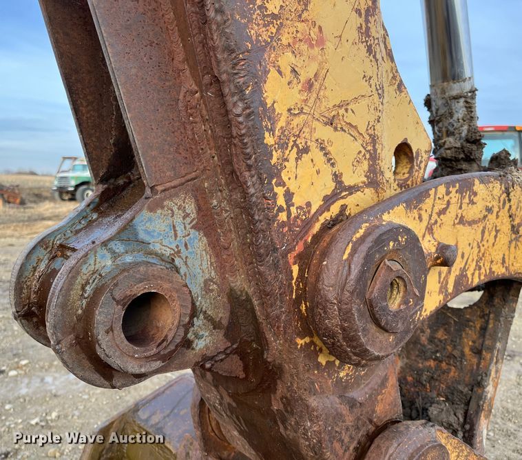 image for item DQ5113 1984 Caterpillar 225  excavator