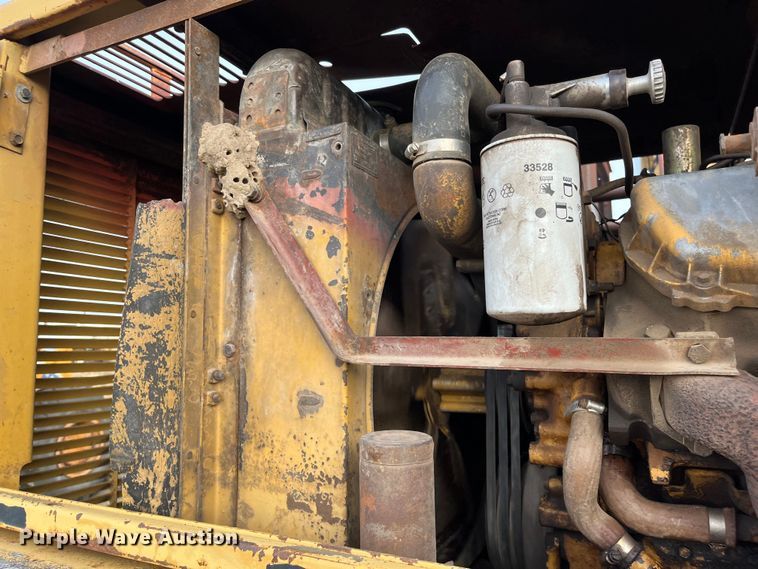 image for item DQ5113 1984 Caterpillar 225  excavator