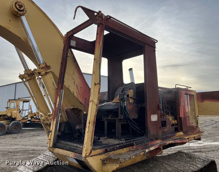 image for item DQ5113 1984 Caterpillar 225  excavator