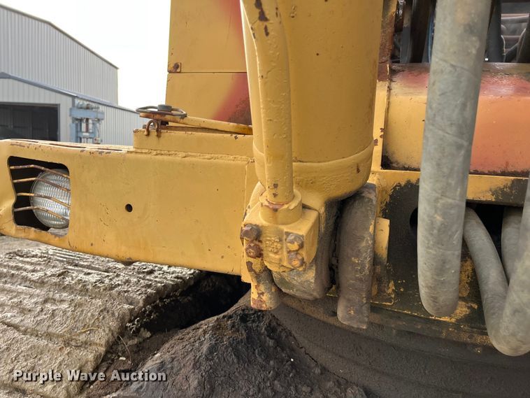 image for item DQ5113 1984 Caterpillar 225  excavator