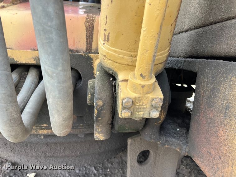 image for item DQ5113 1984 Caterpillar 225  excavator