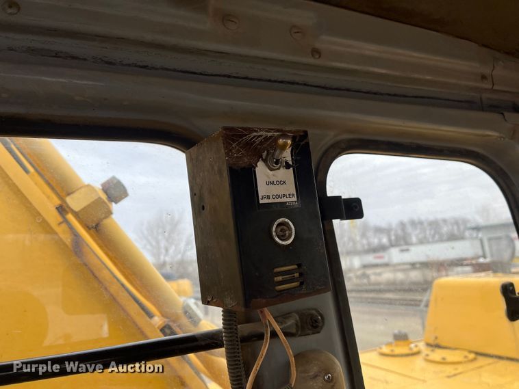 image for item DR7446 2000 John Deere 330LC  excavator