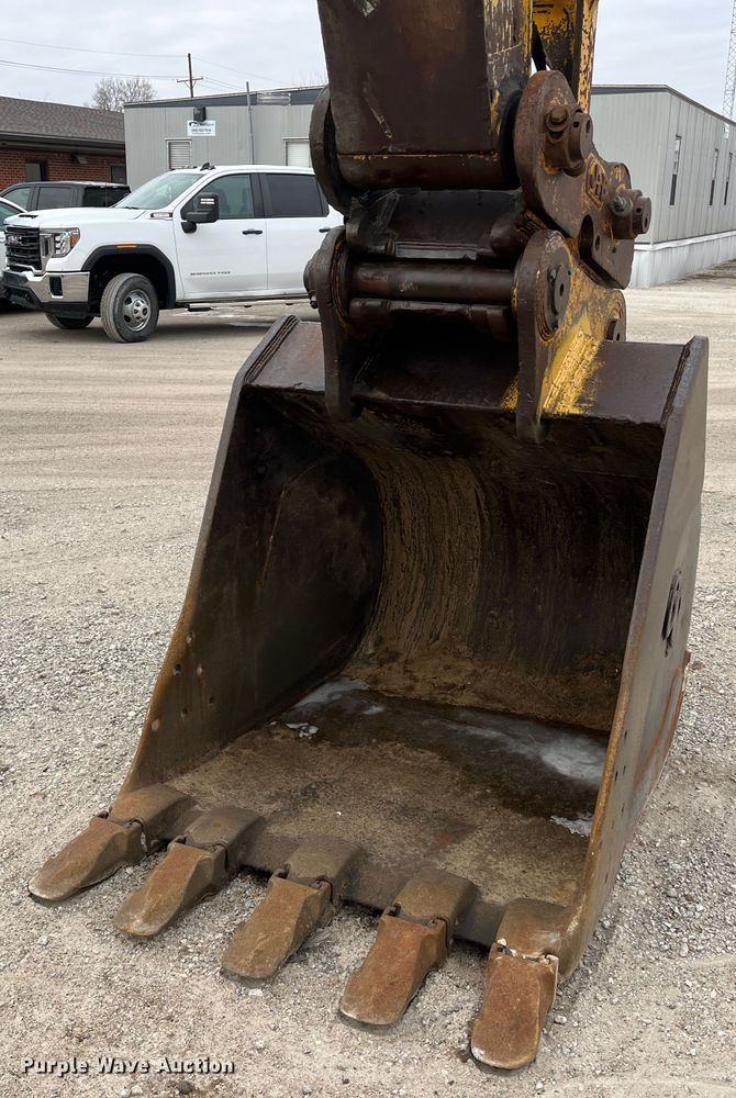 image for item DR7446 2000 John Deere 330LC  excavator